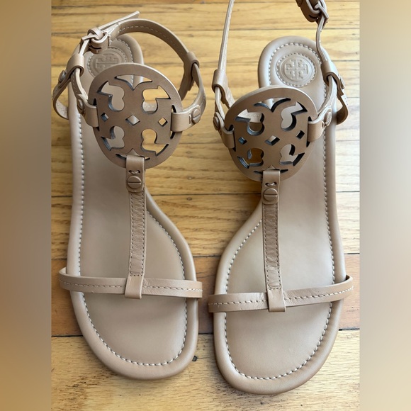Tory Burch Miller 60MM Wedge - Beige T-Strap Leather Sandals with Logo Medallion - Picture 2 of 11